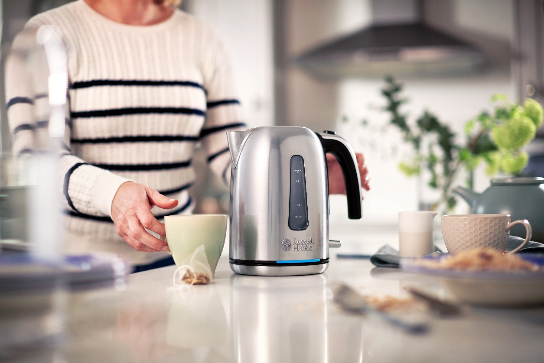 Russell Hobbs Velocity elkedel - 1,7 L. - Bahne